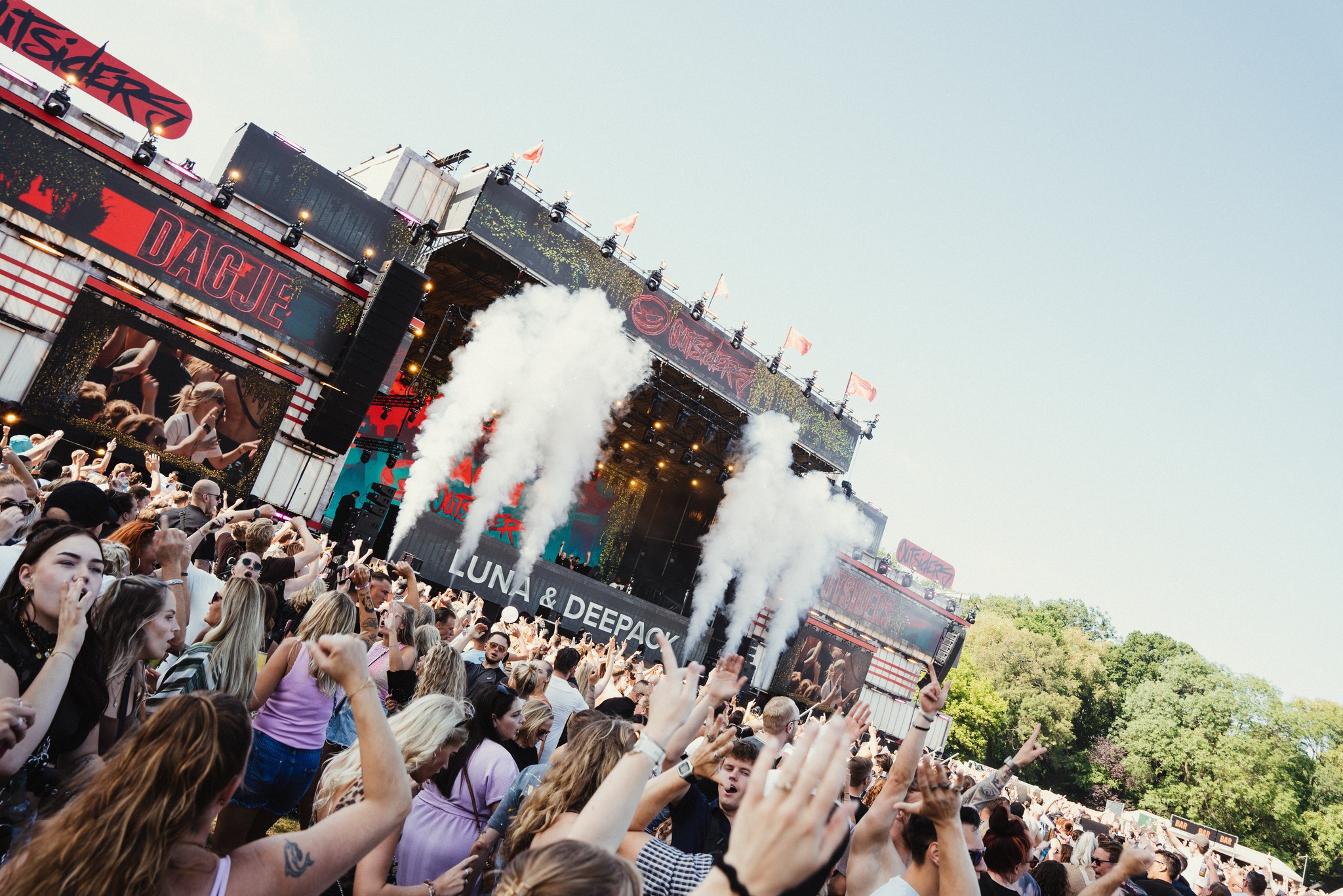 Dagje Outsiders — crowd and pyro